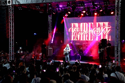 SEVİLEN SANATÇI EMRE FEL KAPIKAYA’YI EĞLENCEYE BOĞDU