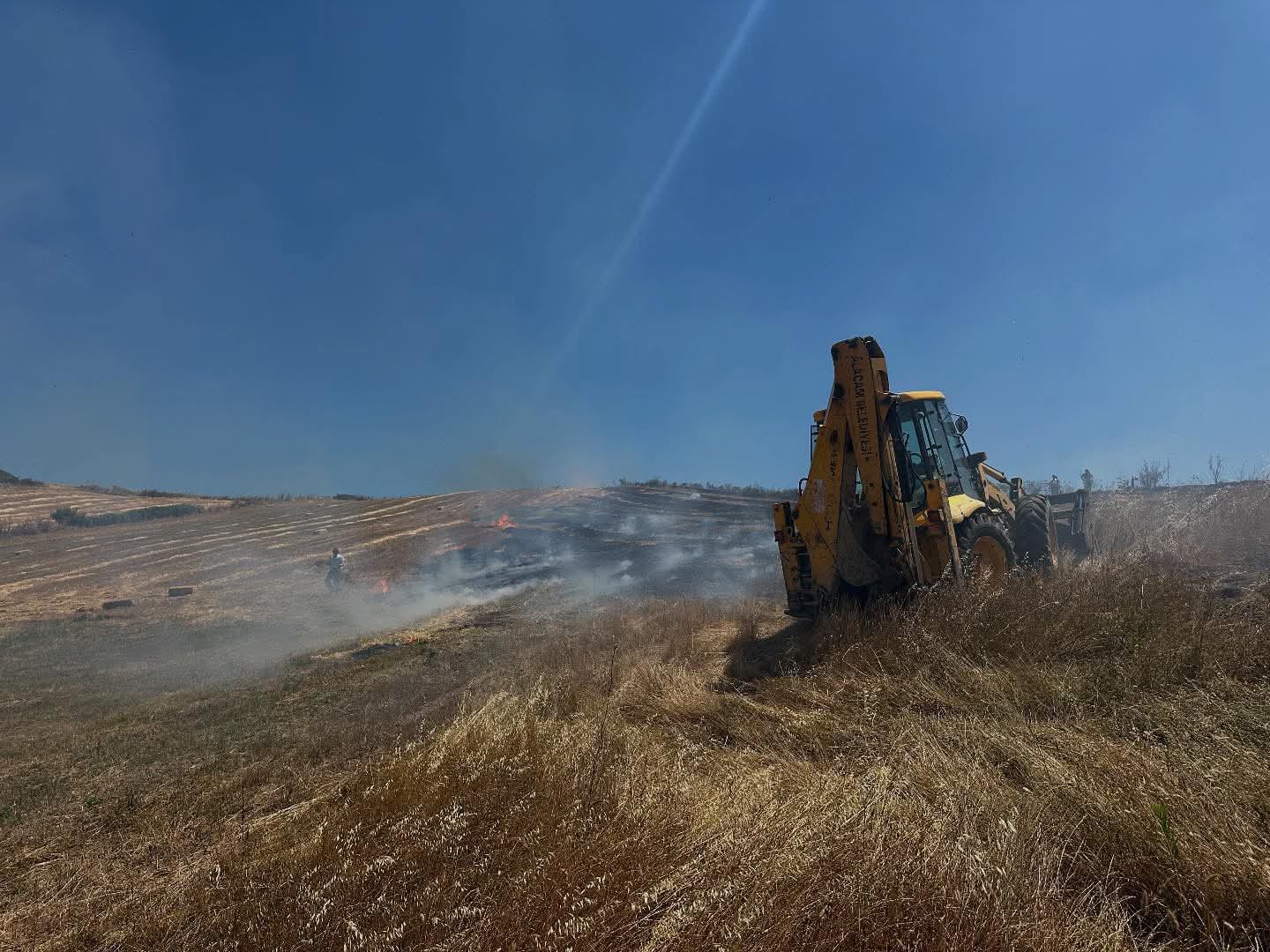 Alaçam’da korkutan yangın: 10 dekar tarım arazisi kül oldu