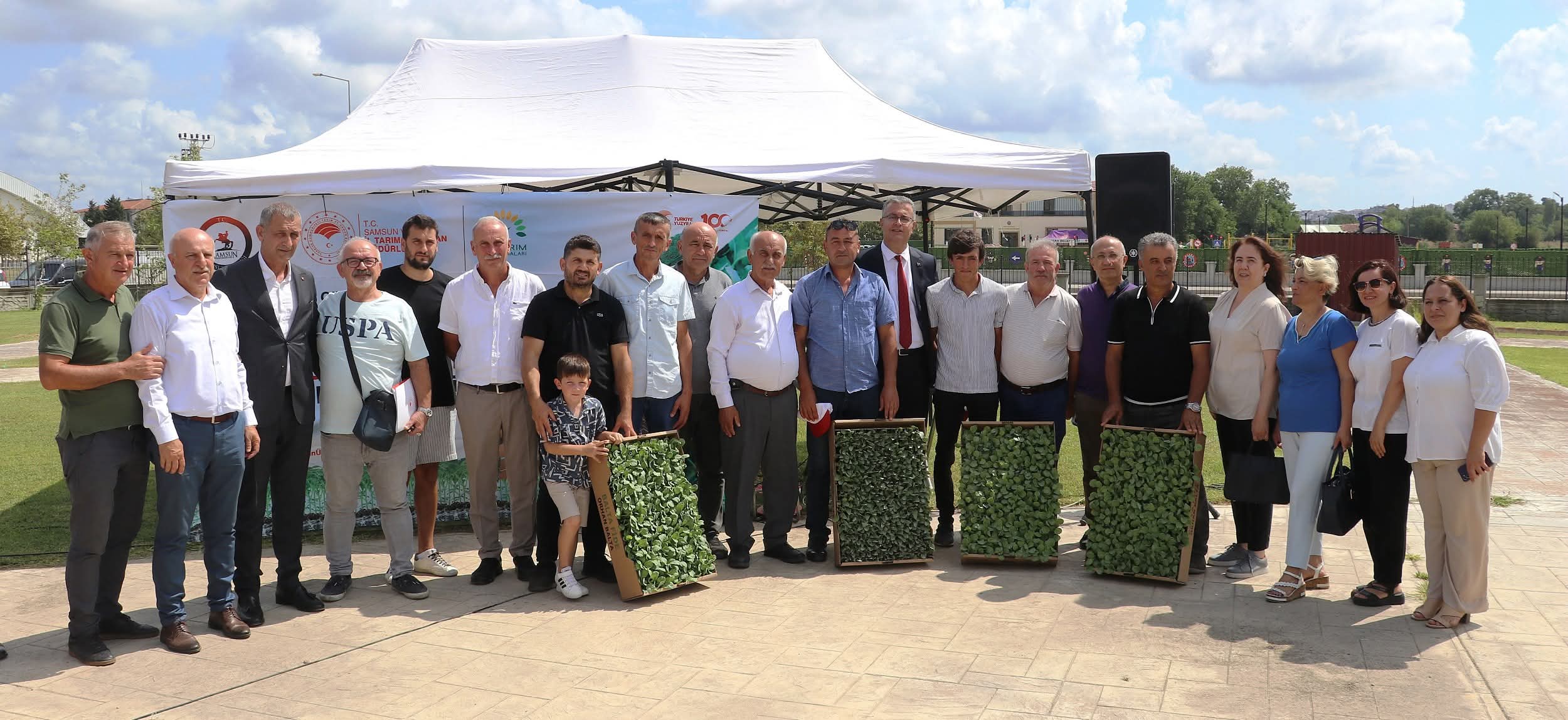 İhracata Uygun Sebze Üretimi Projesi Kapsamında Sebze Üreticilerine Fide dağıtımı