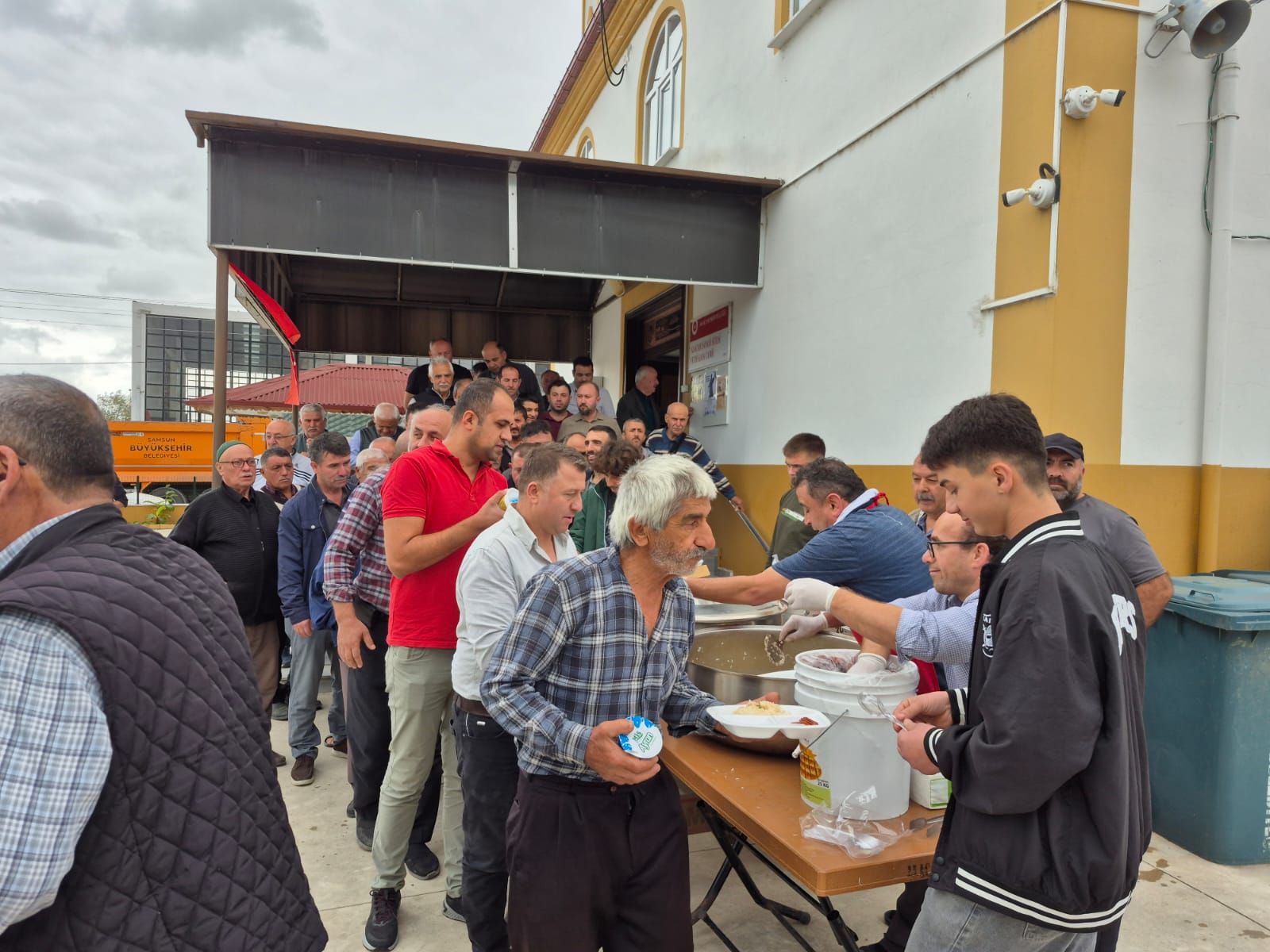 ALAÇAM’DA AHİLİK HAFTASINDA SANAYİ CAMİİNDE AHİLİK PİLAVI