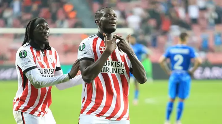 Samsunspor UEFA Avrupa Konferans Ligi’nde yoluna kayıpsız gidiyor bir Tokat’ta Dinamo Kiev’e 