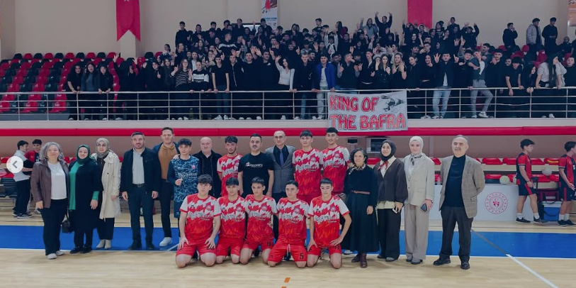 Liseler arası Futsal Turnuvasında Şehit Erkut Yılmaz Ticaret Lisesi Bafra Birincisi 