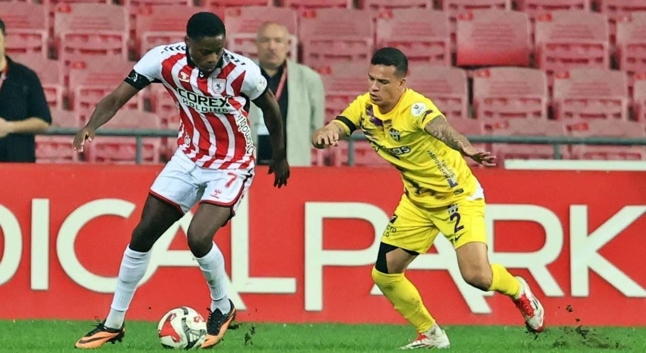 Samsun 3 puanı son dakikalarda kaparken, Avrupa’da olduğu gibi Ligde Yoluna devam ediyor