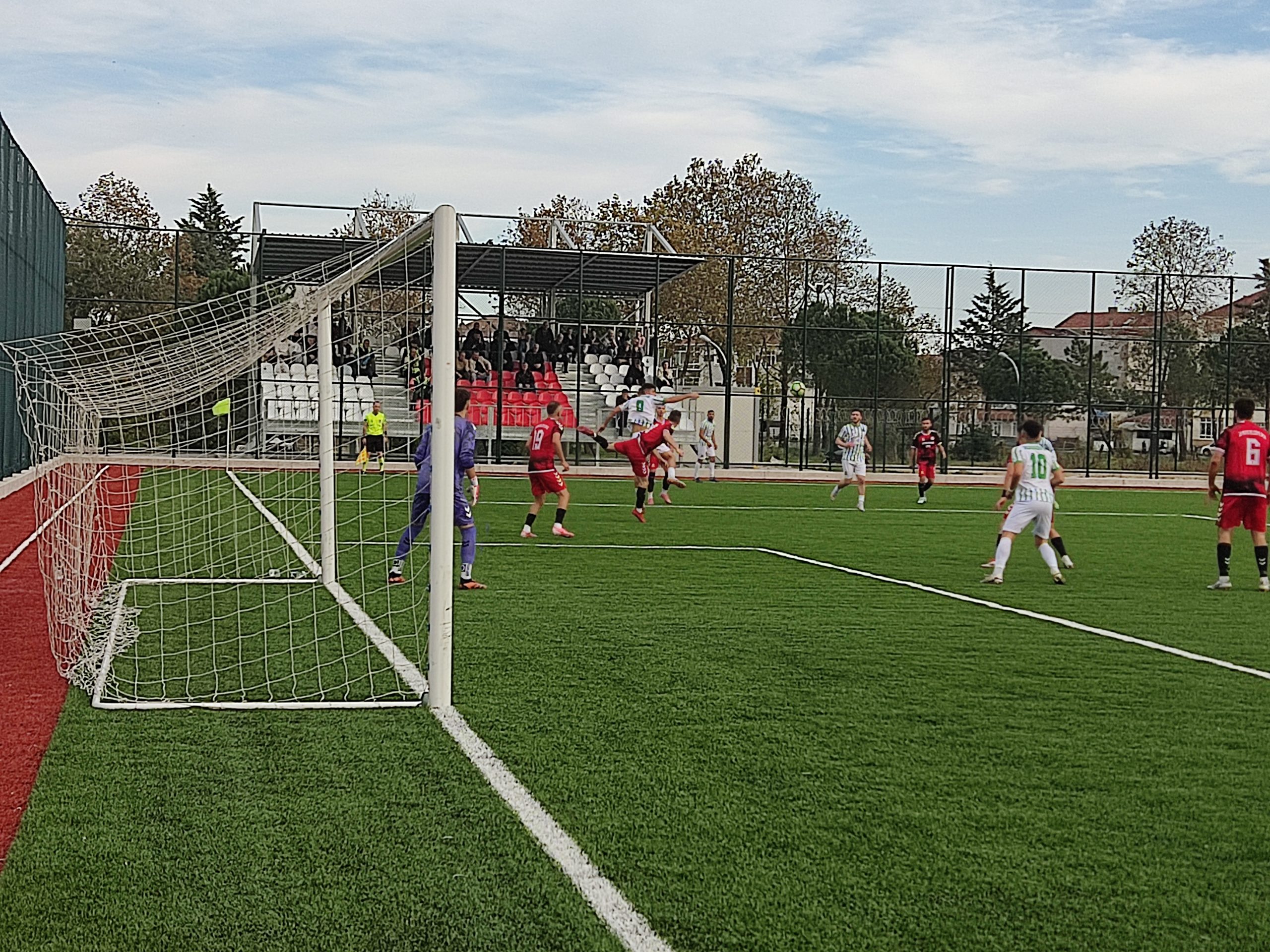 Dededağı FK Yarıştan Kopmadığını Bu maçta gösterdi Hedefe Doğru ilerliyor Lideri yenerek üst sıralardan kopmadı 