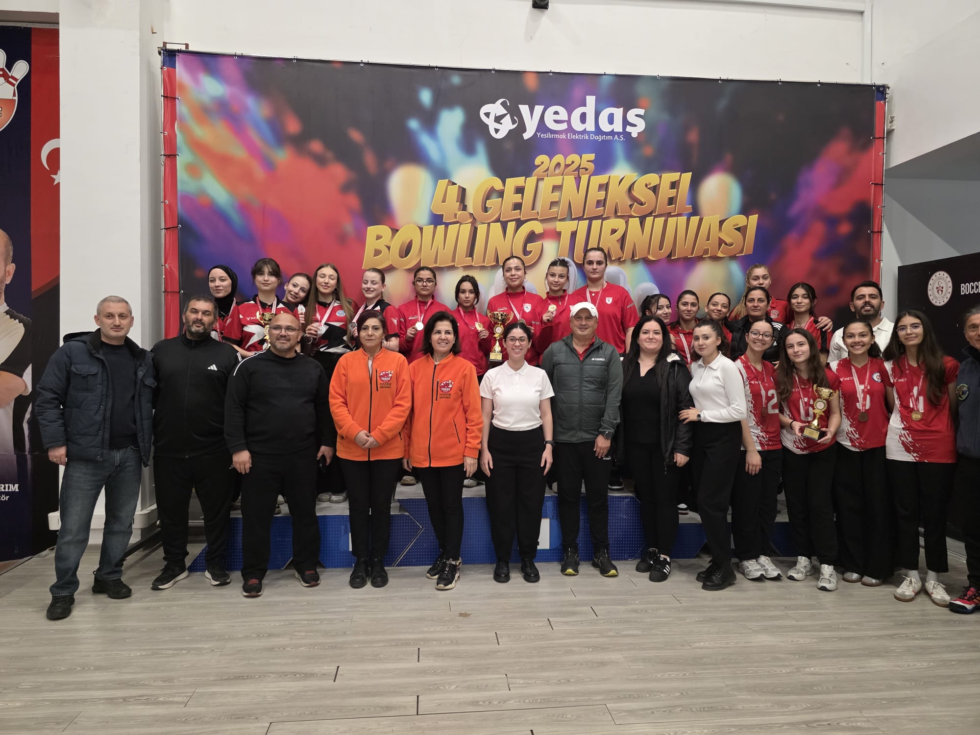 Şadiye Muzaffer Turhan Anadolu Lisesi Bowling Genç kızlar İl birincisi oldu