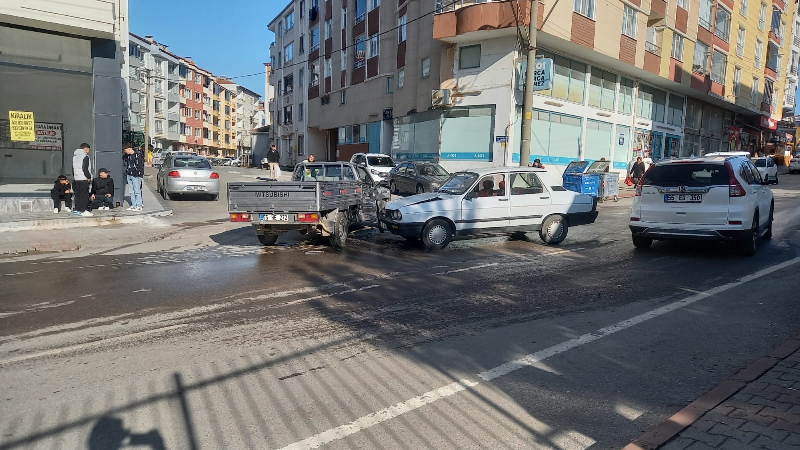 Öğretmevi Yolunda Maddi Hasarlı Trafik kazası
