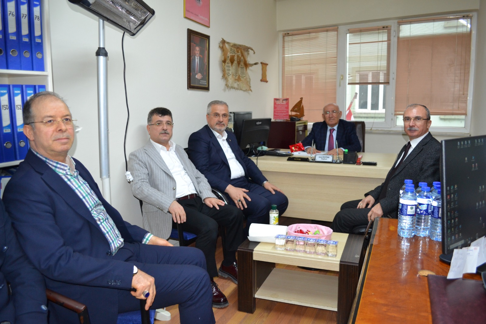 AK Parti Heyetinden Bafra Bakkallar ve Bayiler Esnaf Odası Başkanı Aziz Öztürk ve Yönetimi Hayırlı olsun Ziyareti