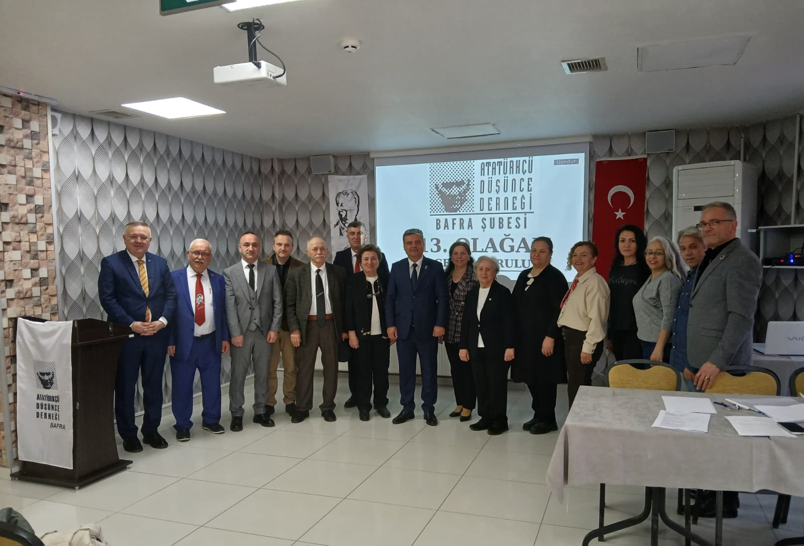 Bafra ADD’de Niyazi Üresin Güven Tazeledi