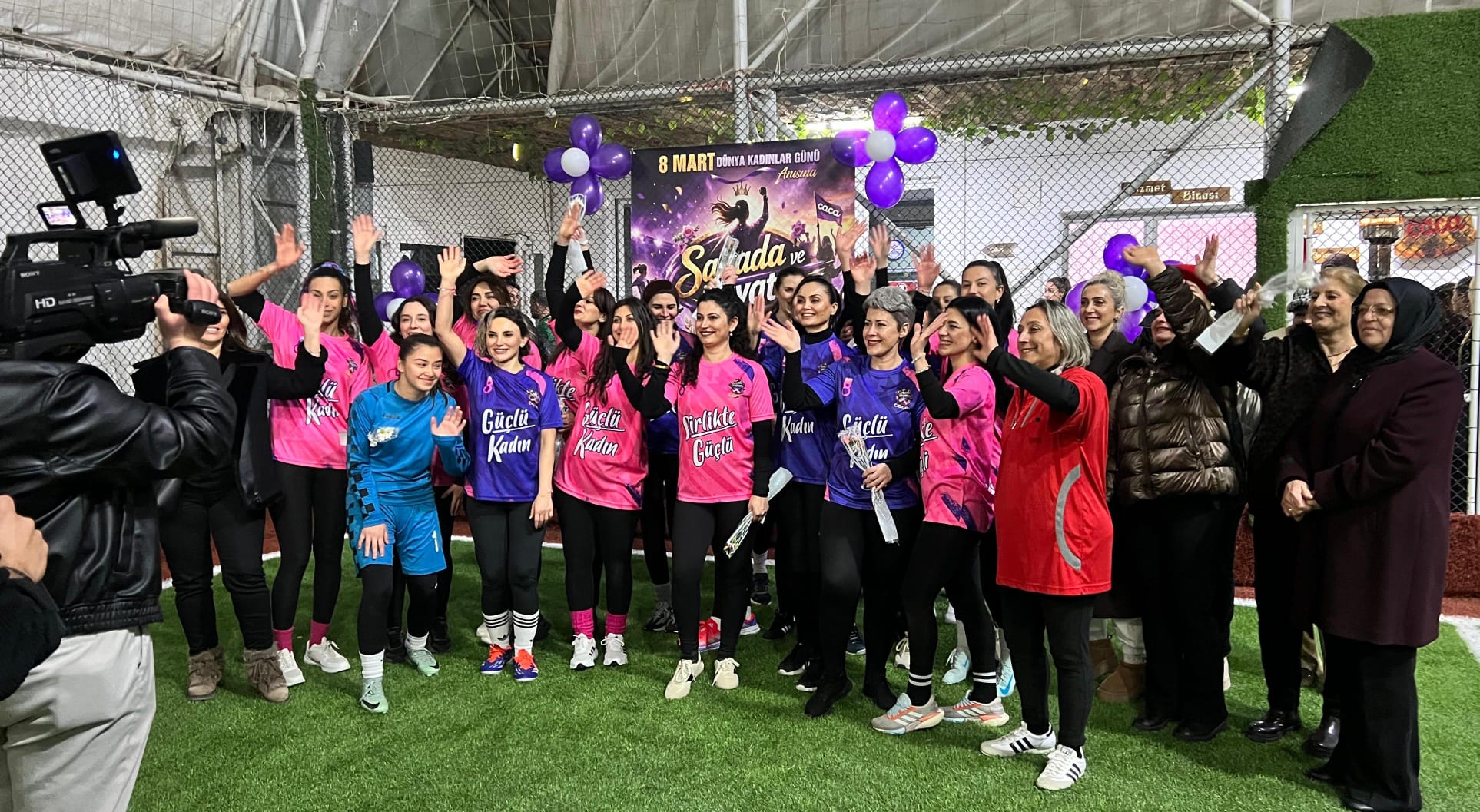 BAFRA’DA 8 Mart Kadınlar Günü Öncesi YILDIZLAR GEÇİDİ “SAHADA VE HAYATTA” KADININ GÜCÜ KONUŞTU!*