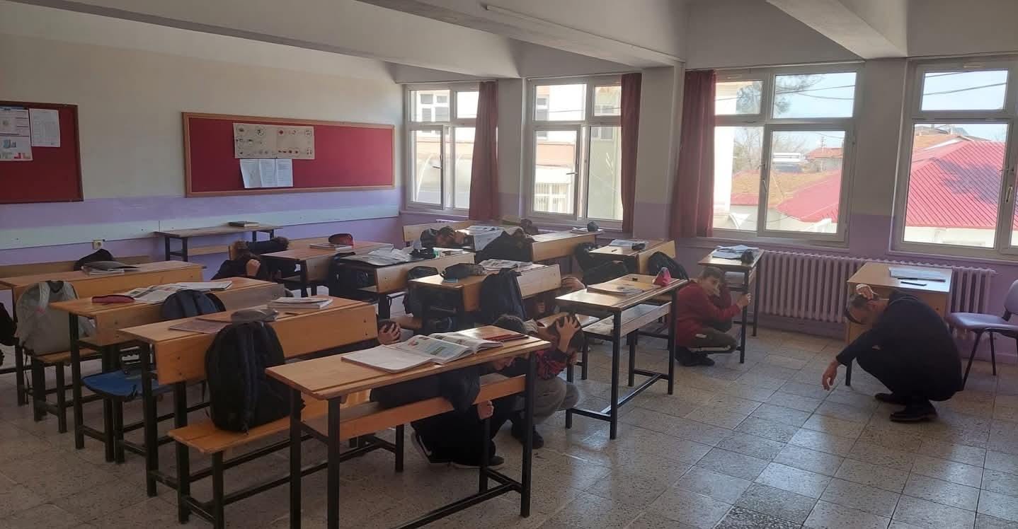 YAKAKENT’TE DEPREM TATBİKATI GERÇEKLEŞTİRİLDİ