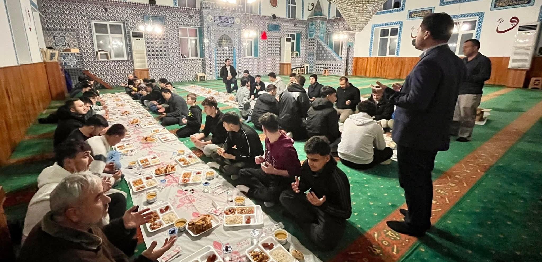 BİR SOFRA, BİN TEBESSÜM GENÇLERİN GÖZÜNDEN RAMAZAN