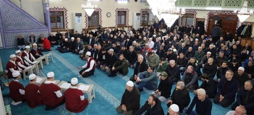 Kadir Gecesi Tüm Camilerde İdrak Edildi