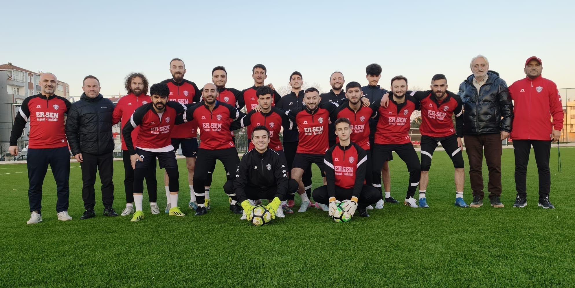 İş İnsanı Erkan Gülbaş’tan Bafra 1988 FK’nın Polisgücü maçı Öncesi Takıma Moral Ziyareti