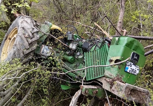 Yakakent’te Traktör Uçuruma Yuvarlandı: Sürücü Yaralandı