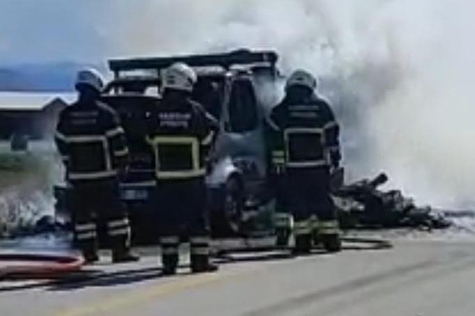 Hurda Yüklü  Kamyonet Yandı