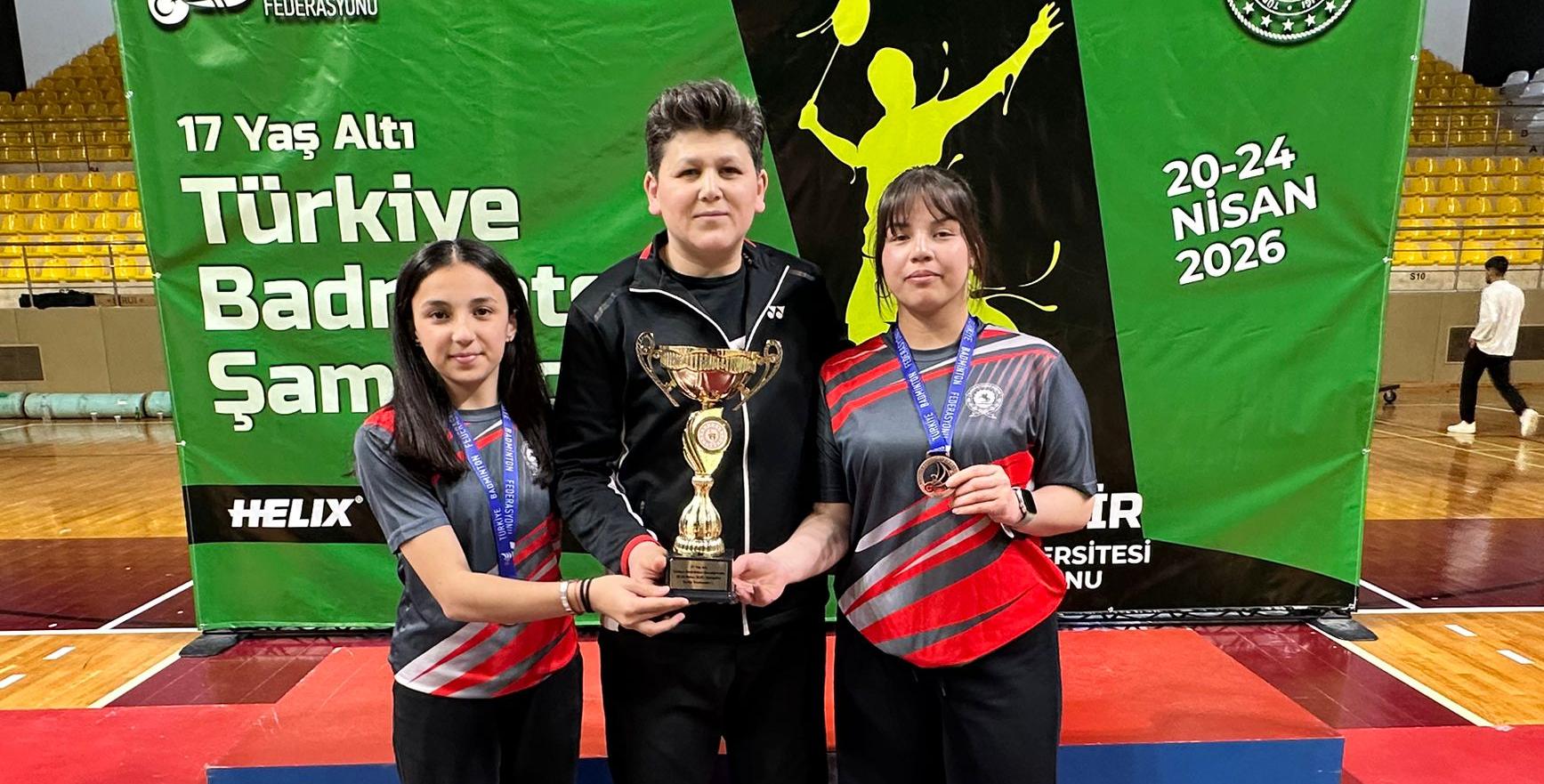 17 Yaş Altı Türkiye Badminton Şampiyonasında Sporculardan Başarı 