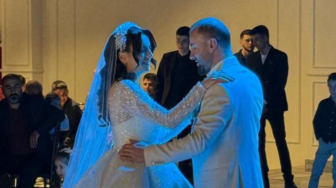 Özge ile Aydın Muhteşem Düğünle Dünya evine girdiler