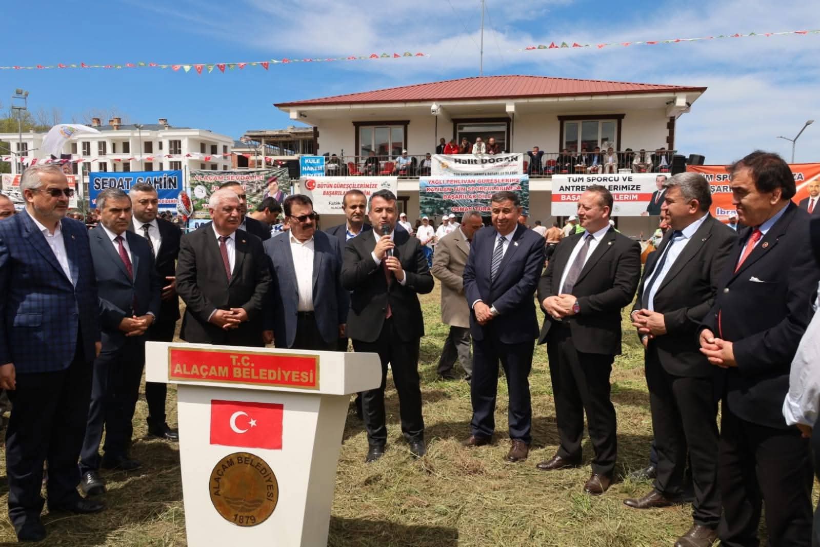 TSO BAŞKANI KOCABAŞ KARADENİZ’İN KIRKPINAR OLAN ALAÇAM GÜREŞLERİNDE