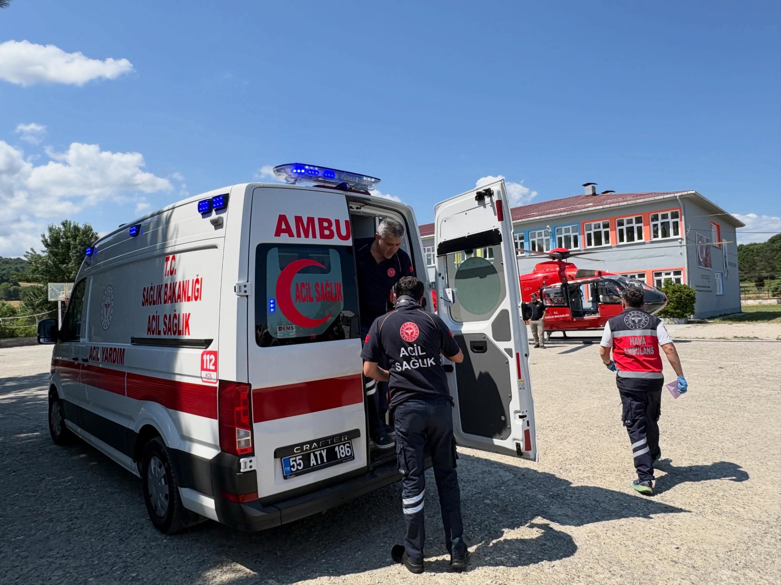 Hava Ambulansı Kaza Geçiren Yaralı İçin Havalandı