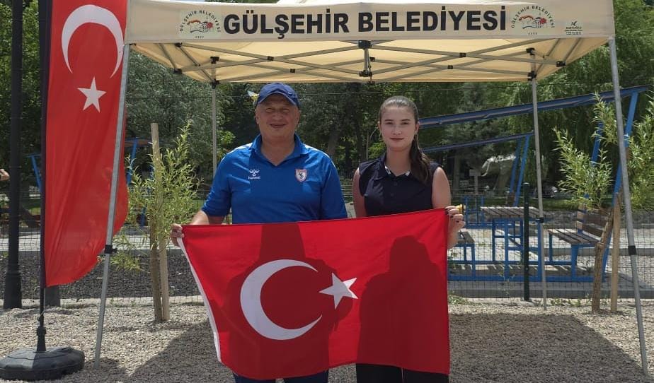 14 Yaşındaki Sıla Tunç’tan Türkiye Rekoru