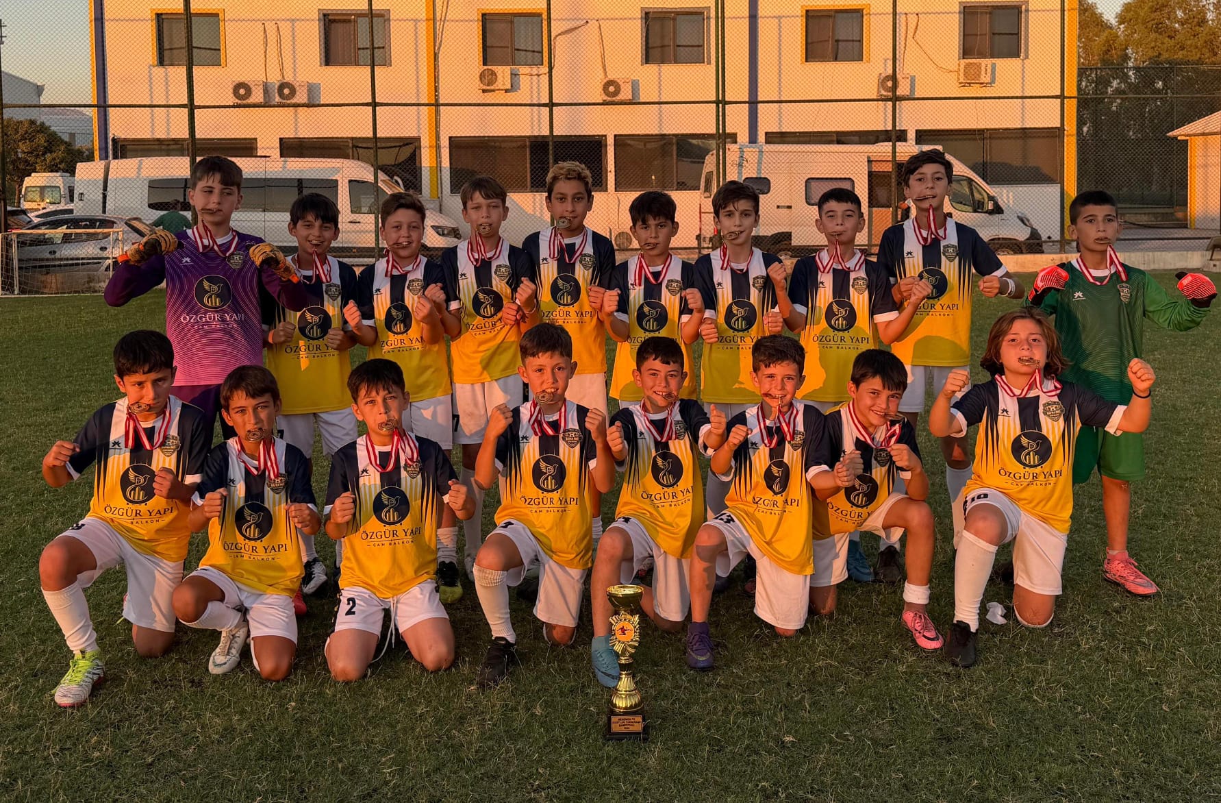 Bafra İncispor Kulübü İzmir’de Katıldığı Turnuvadan Kupa ile Dönüyor🏆